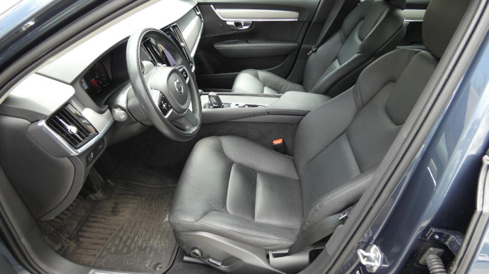 Volvo V90 B4 mHEV AWD aut. Momentum Pro na operativní leasing