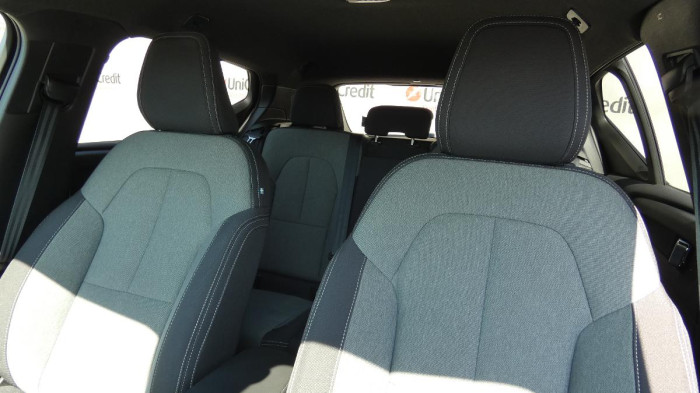 Volvo XC40 B4 AWD Core DCT na operativní leasing