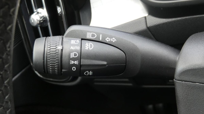 Volvo XC40 B3 mHEV Core aut. na operativní leasing