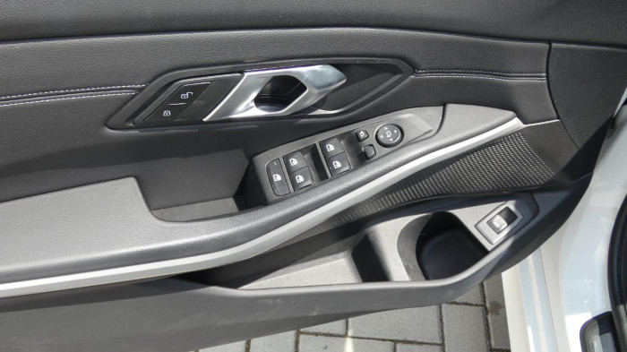 BMW Řada 3 318i Advantage Touring na operativní leasing