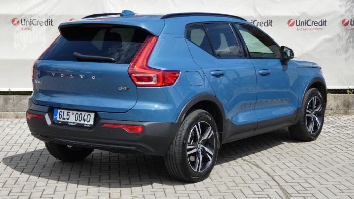 Volvo XC40 B4 AWD Plus Dark na operativní leasing