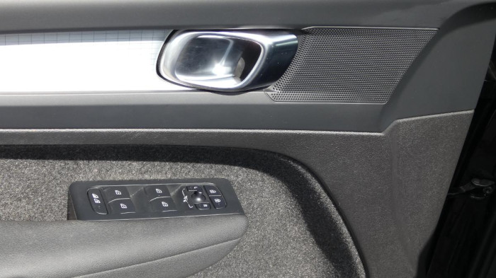 Volvo XC40 B3 mHEV Core aut. na operativní leasing