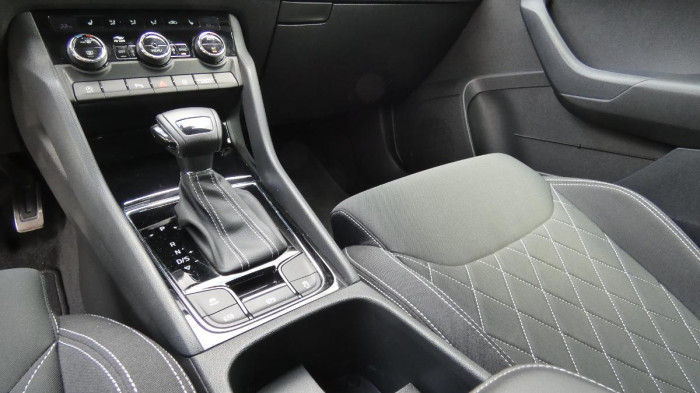 Škoda Karoq 1,5 TSI DSG Sportline na operativní leasing