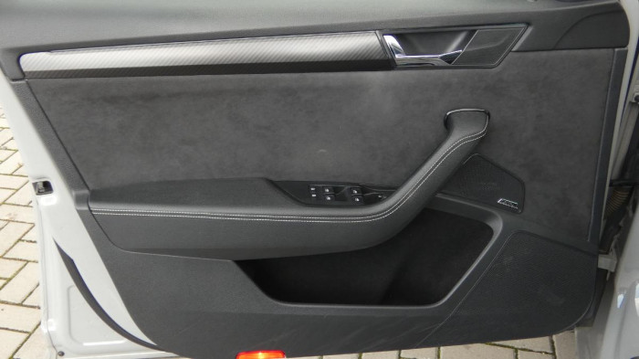 Škoda Superb 2.0 TDI DSG Sportline na operativní leasing