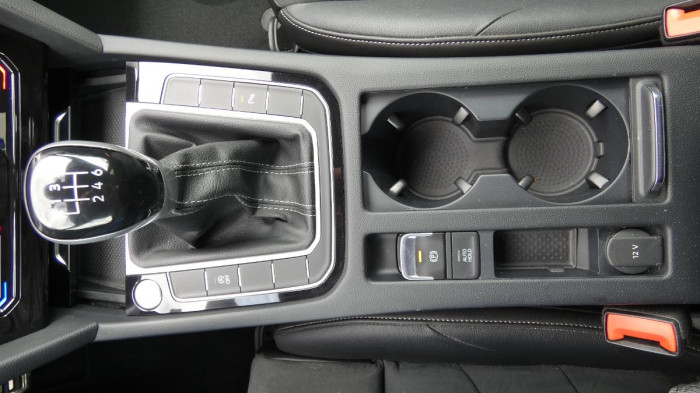 Volkswagen Arteon 1.5 TSI R-line na operativní leasing