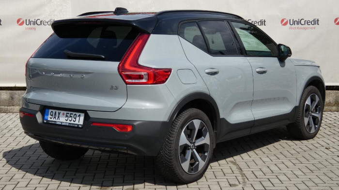 Volvo XC40 B3 mHEV Plus Dark aut. na operativní leasing