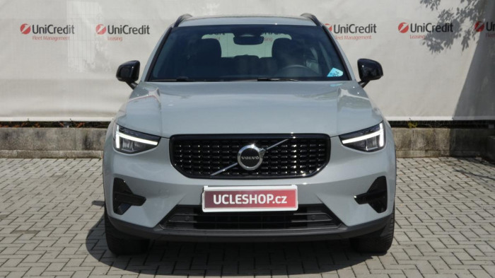 Volvo XC40 B3 Plus Dark na operativní leasing
