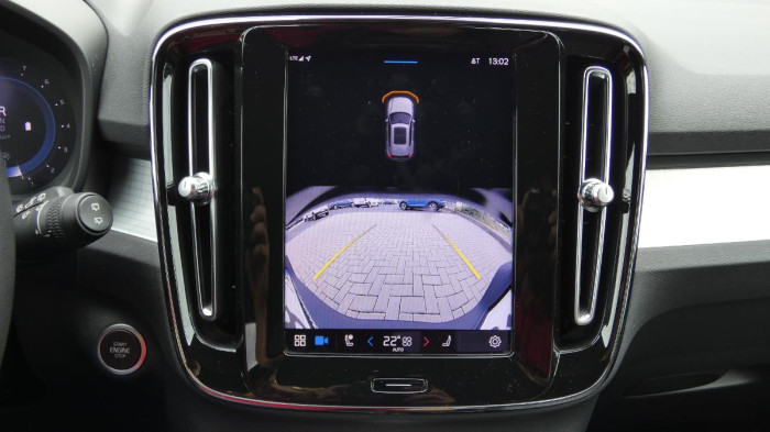 Volvo XC40 B3 mHEV Plus Dark aut. na operativní leasing