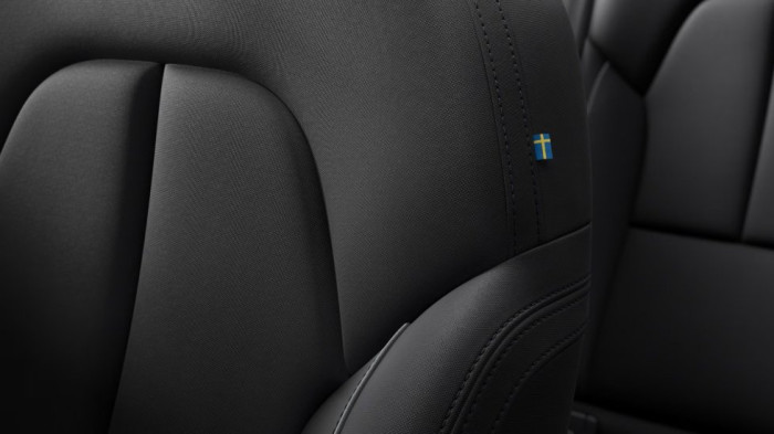 Volvo EX40 PLUS, Single Motor, 175 kW / 238 HP na operativní leasing