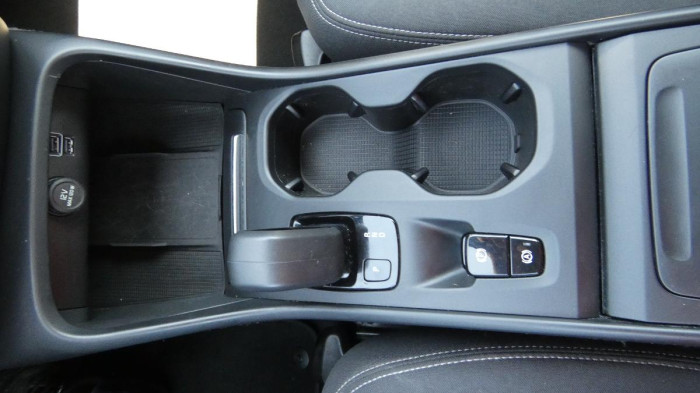 Volvo XC40 B3 FWD Momentum na operativní leasing