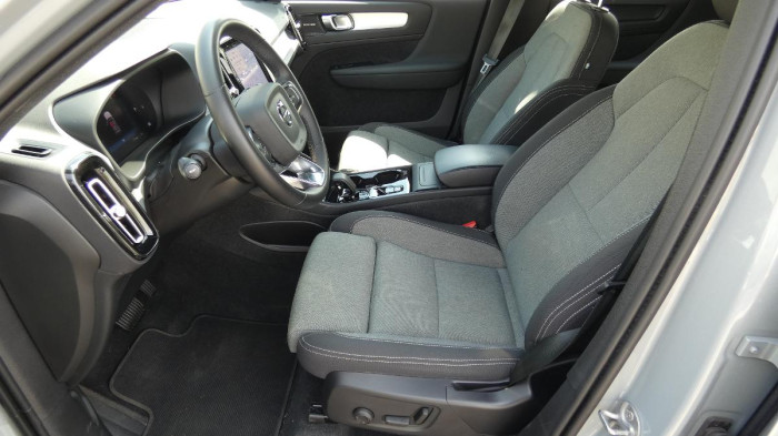 Volvo XC40 B3 Plus Dark na operativní leasing