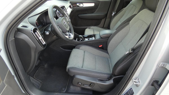 Volvo XC40 B3 Plus Dark na operativní leasing