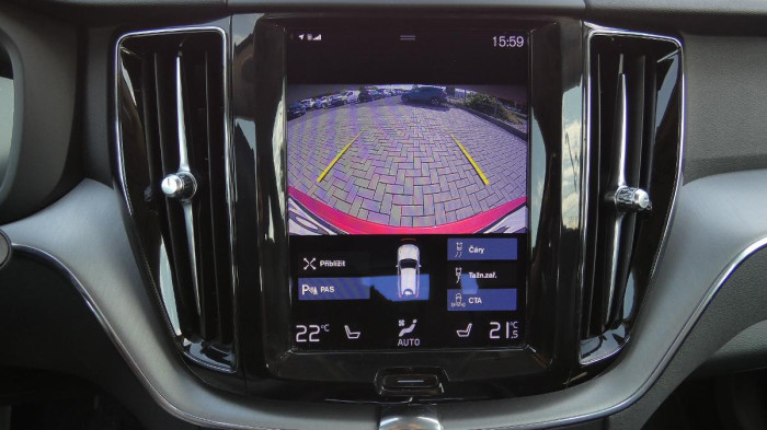 Volvo XC60 B4 AWD Momentum Pro Auto na operativní leasing