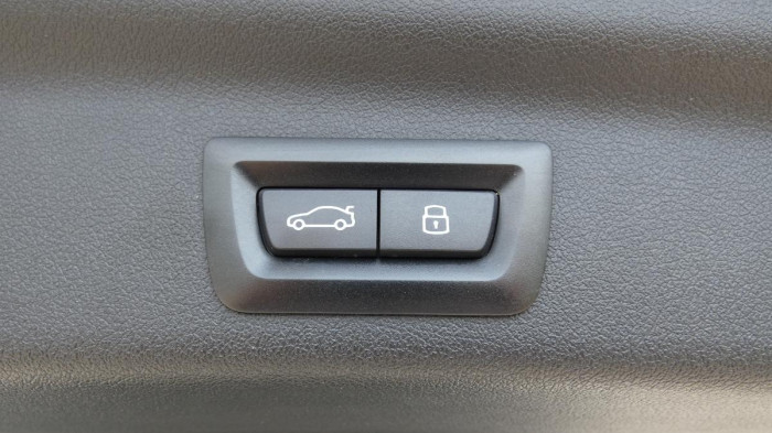 BMW X1 sDrive 18i DCT na operativní leasing