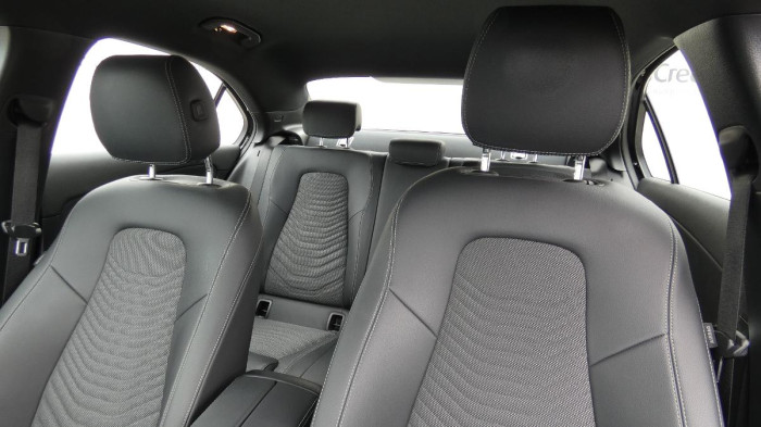 Mercedes-Benz Třídy A 180 Sedan na operativní leasing