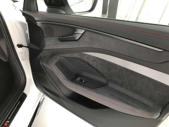 Audi A6 Avant Quattro 7STR 2,0TDI / 150kW na operativní leasing