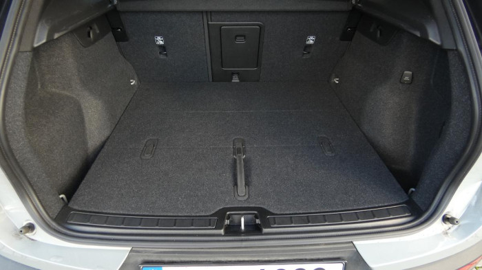 Volvo XC40 B3 PLUS DARK DCT na operativní leasing