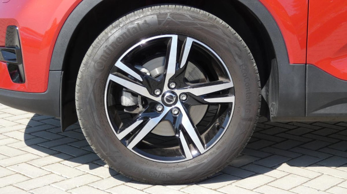 Volvo XC40 B4 AWD Core DCT na operativní leasing