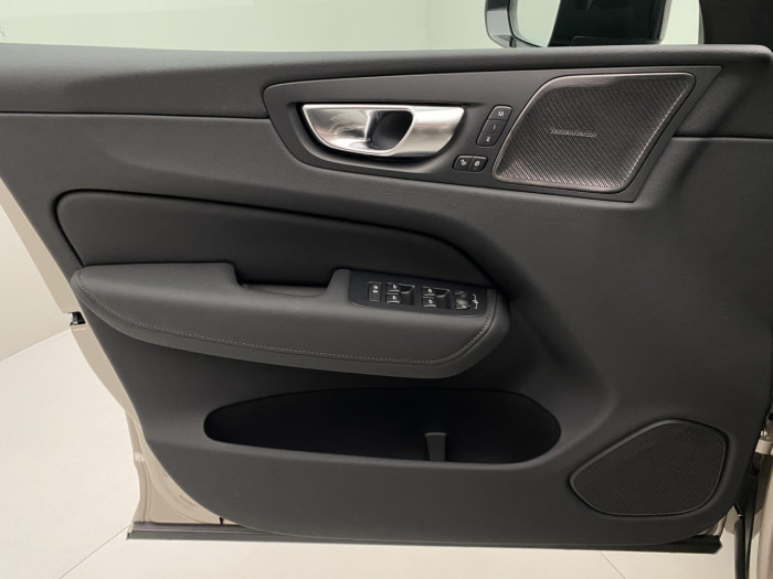 Volvo XC60 T6 AWD AUT BRIGHT PLUS na operativní leasing