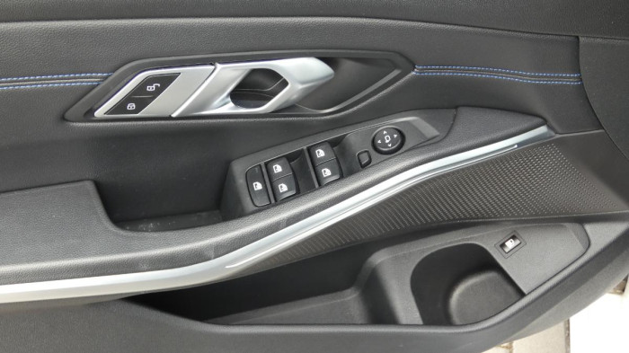 BMW Řada 3 330e xDrive M Sport Plug-in Hy na operativní leasing