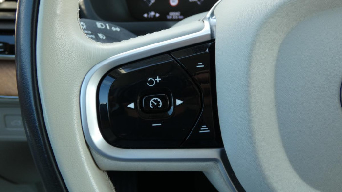 Volvo XC90 T8 Plug-in Hybrid Inscription, na operativní leasing