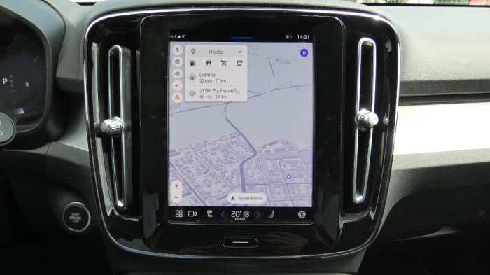 Volvo XC40 B4 AWD Plus Dark na operativní leasing