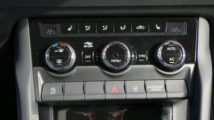 Škoda Karoq 1,5 TSI Ambition DSG na operativní leasing