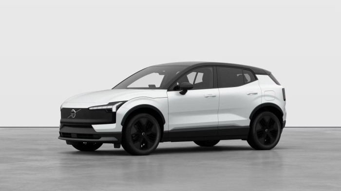 Volvo EX30 CC PURE ELECTRIC TWIN MOTOR CC CC na operativní leasing