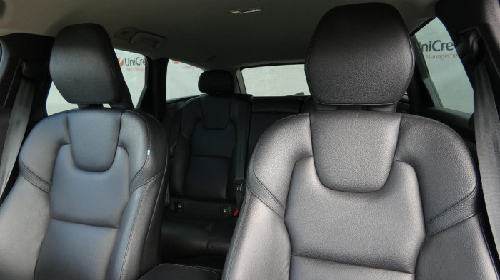 Volvo V90 B4 AWD Diesel Core na operativní leasing