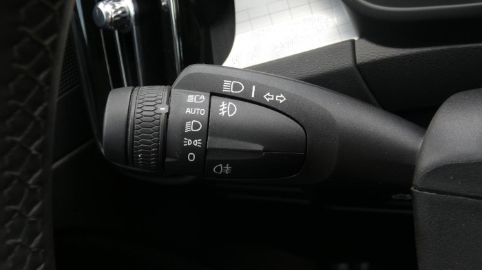 Volvo XC40 B3 Core DCT na operativní leasing