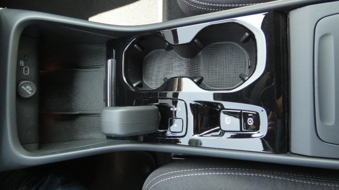 Volvo XC40 B4 AWD Plus Dark na operativní leasing