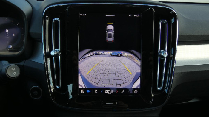 Volvo XC40 B3 PLUS DARK DCT na operativní leasing