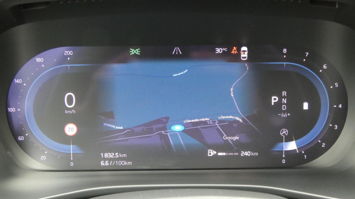 Volvo XC40 B3 mHEV Plus Dark aut. na operativní leasing