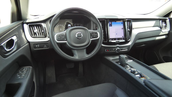 Volvo XC60 B4 AWD Momentum Pro na operativní leasing