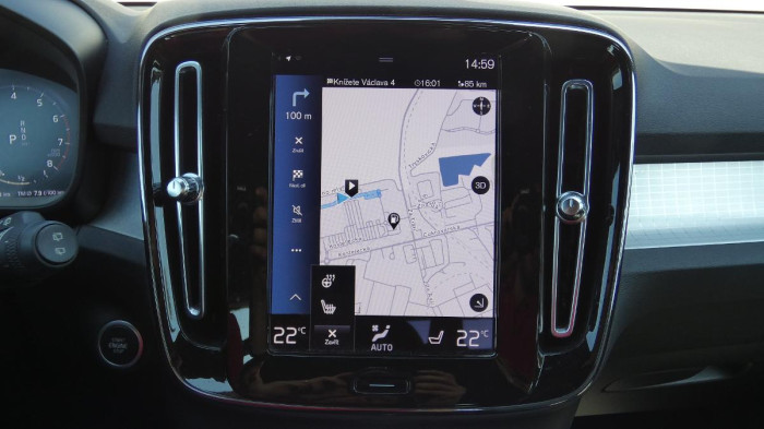 Volvo XC40 B3 FWD Momentum na operativní leasing