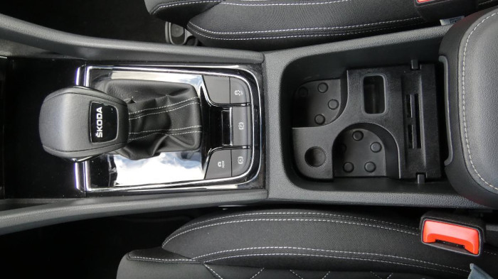 Škoda Karoq 1,5 TSI DSG Sportline na operativní leasing