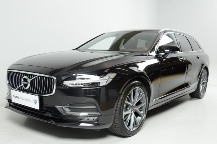 Volvo V90 D4 AWD INSCRIPTION REZERVACE na operativní leasing