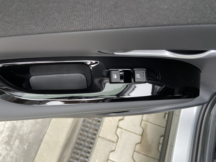 25 1,6 TGDI MT 20 YEARS LUXURY na operativní leasing