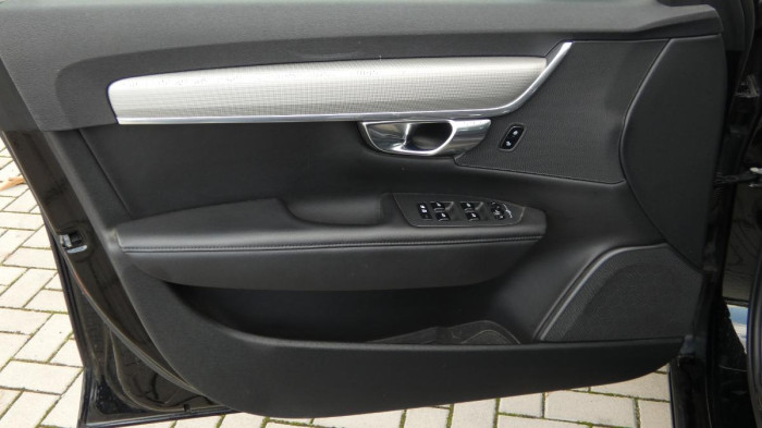 Volvo V90 B4 AWD Diesel Core na operativní leasing