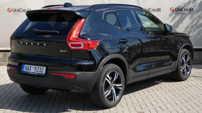 Volvo XC40 B4 AWD Core DCT na operativní leasing