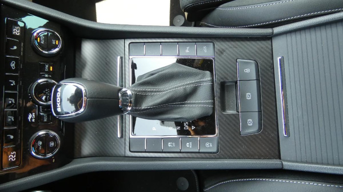 Škoda Superb 2.0 TSI DSG Sportline na operativní leasing