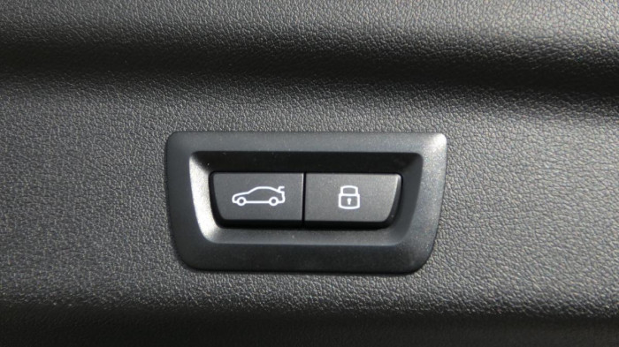 BMW X1 sDrive 18i DCT na operativní leasing