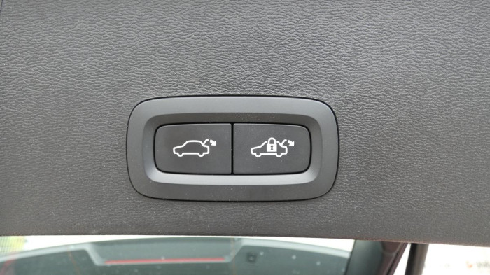 Volvo XC40 B3 Bright Plus aut. na operativní leasing