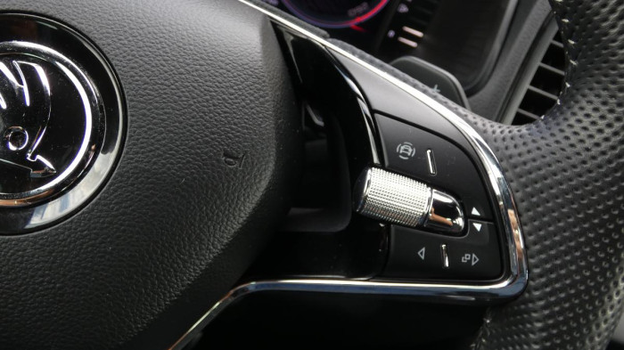 Škoda Karoq 1,5 TSI DSG Sportline na operativní leasing