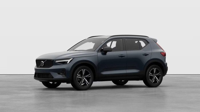 Volvo XC40 B4 AUT DARK PLUS na operativní leasing