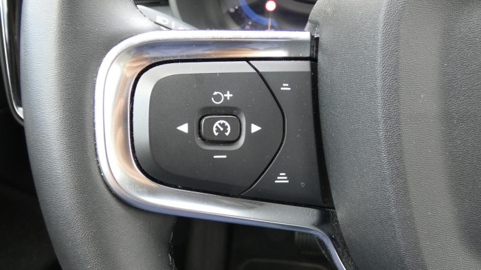 Volvo XC40 B3 mHEV Core aut. na operativní leasing