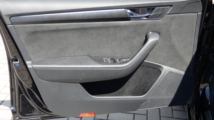 Škoda Superb 2.0 TSI DSG Sportline na operativní leasing