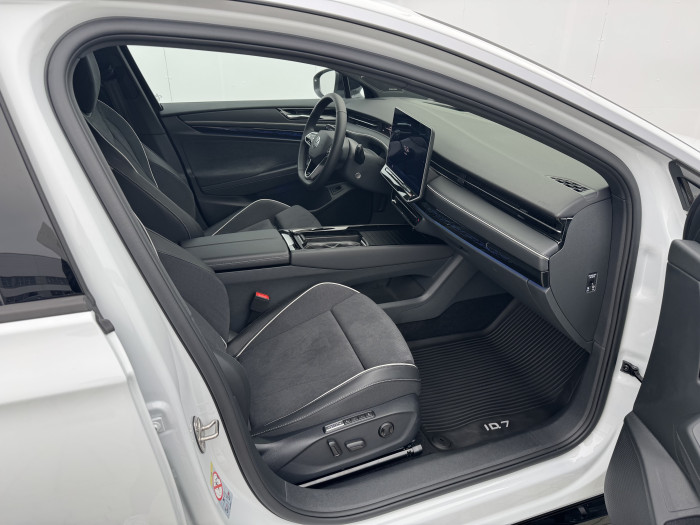 Volkswagen ID.7 Tourer Pro S People  / 210kW na operativní leasing