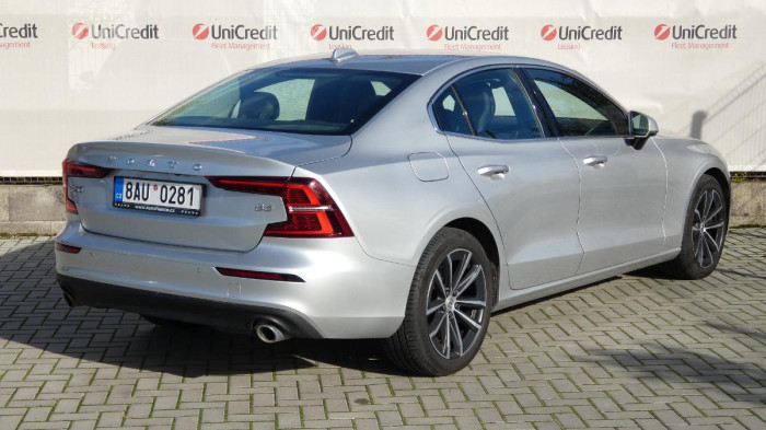 Volvo S60 B5 FWD Inscription Auto na operativní leasing