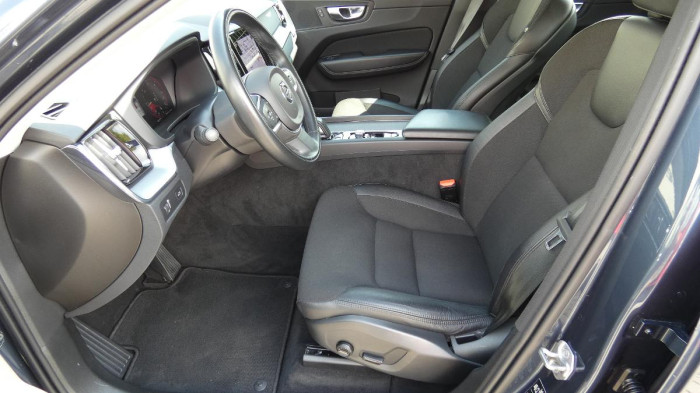 Volvo XC60 B4 AWD Momentum Pro Auto na operativní leasing